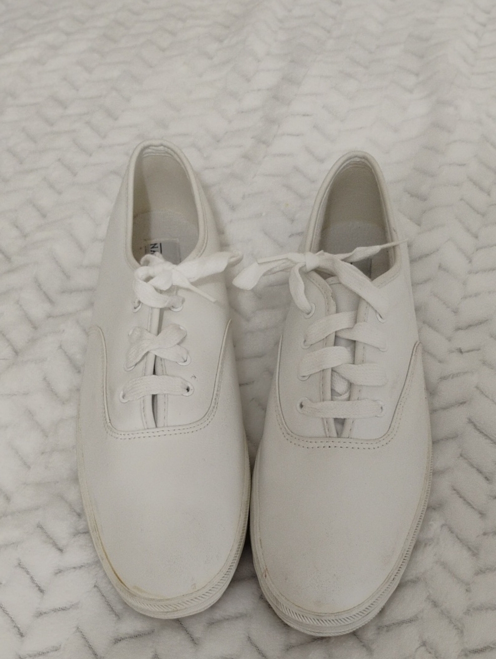 Naturalizer White Low-Top Lace-Up Sneakers